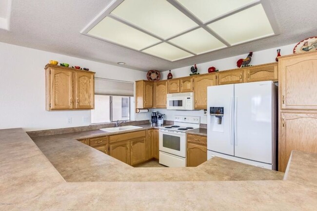 Building Photo - 55+ Condo on Golf Course in Sunland Spring...
