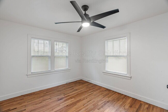 Building Photo - 10030 Bon Oak Dr