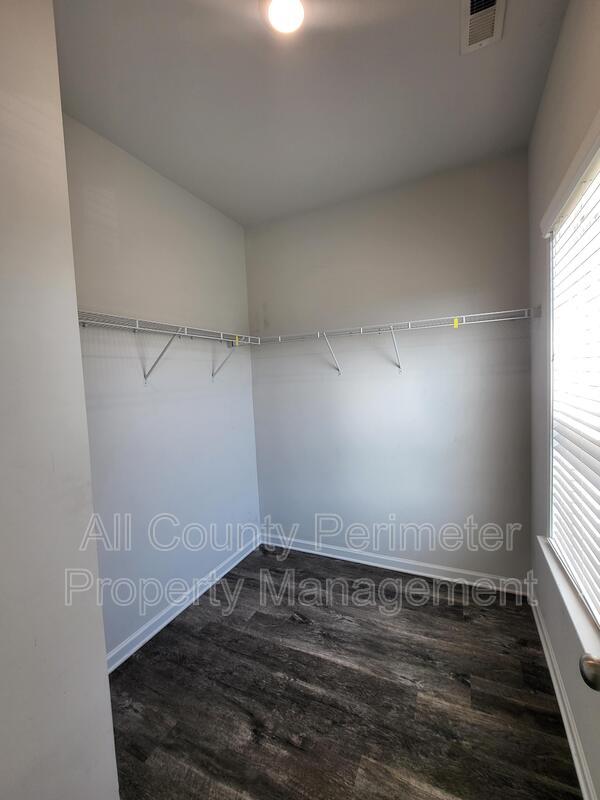 Building Photo - 3328 Fall Branch Ln