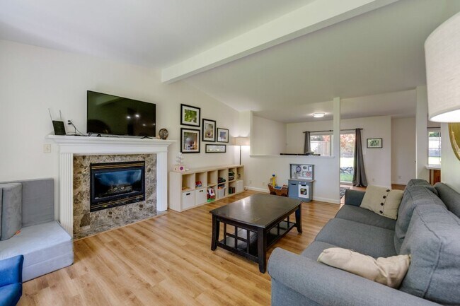 Building Photo - 3Bd/2Ba Kenmore House