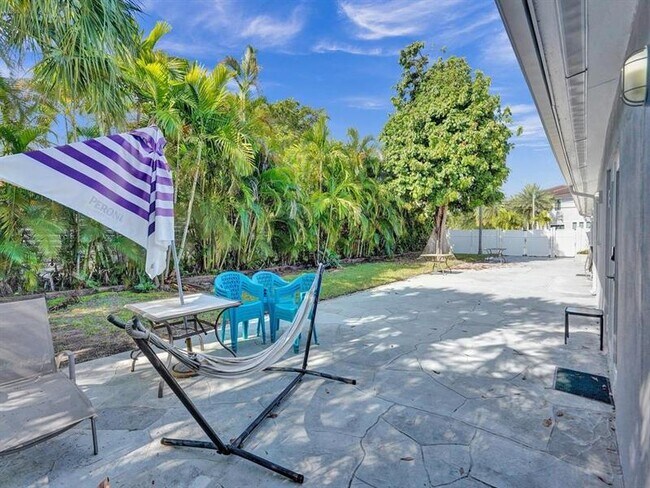 Building Photo - 4422 Sea Grape Dr