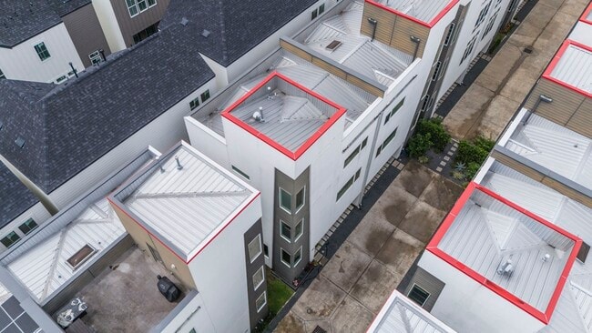Building Photo - 1159 W 18th St