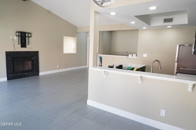 Building Photo - 4614 N Stanton St