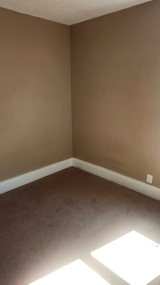 Bedroom 2 - 47 Roesch Ave
