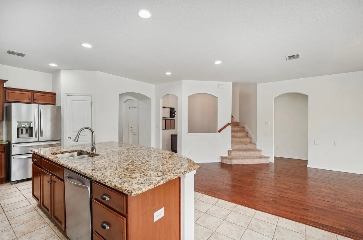 Kitchen and family room - 27458 Camino Tower