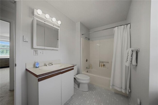 Building Photo - 364 Bellevue Ave