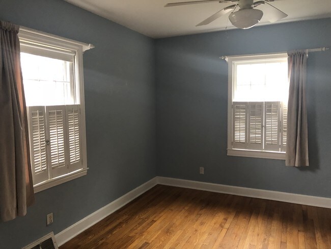 Bedroom 1 - 1525 Dawnview Dr