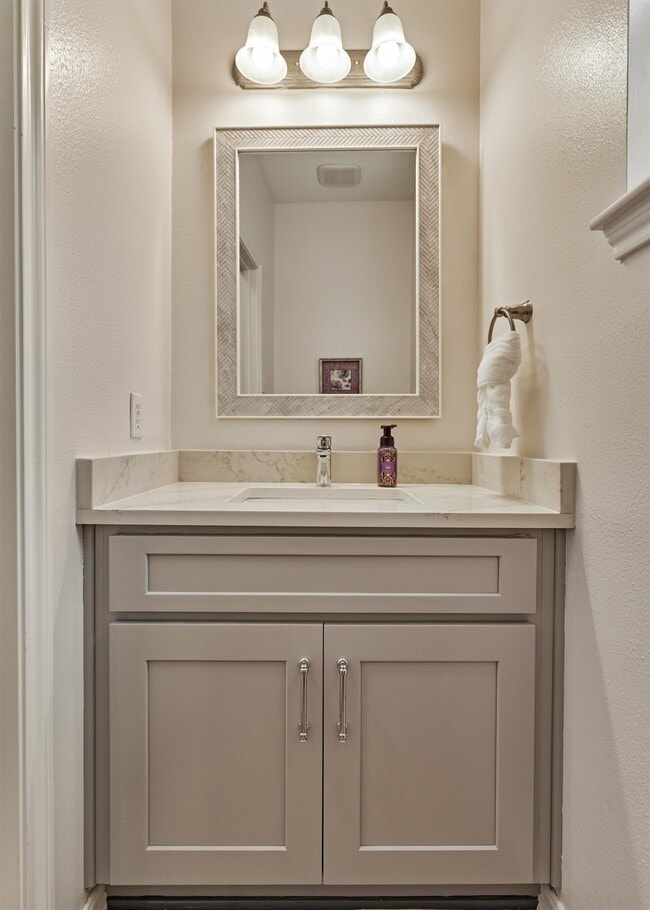 Building Photo - 10 E Sterling Pond Cir