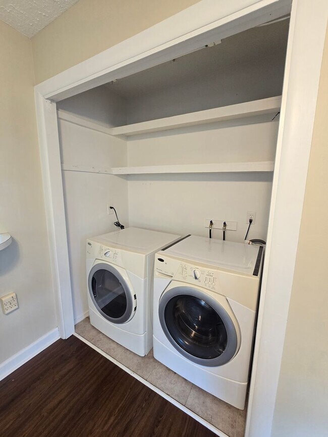 Building Photo - YOU CAN STOP YOUR SEARCH! Jeffersontown / Jtown Rental with 3 Bedrooms, 1 Full Baths, Ranch, 1 Ca...