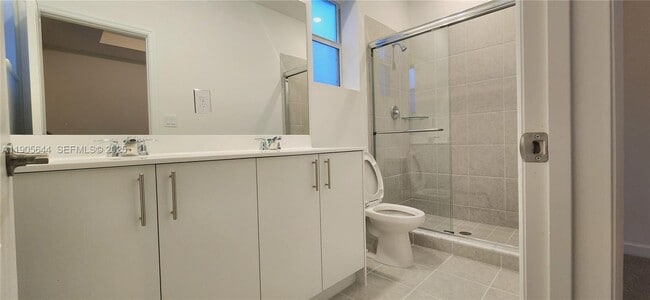 Building Photo - 2740 SE 26th Ave