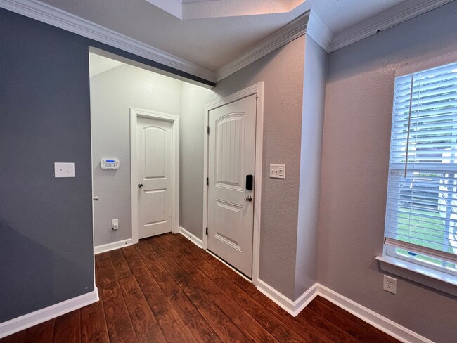 Building Photo - 3 bedroom home in Portmsouth
