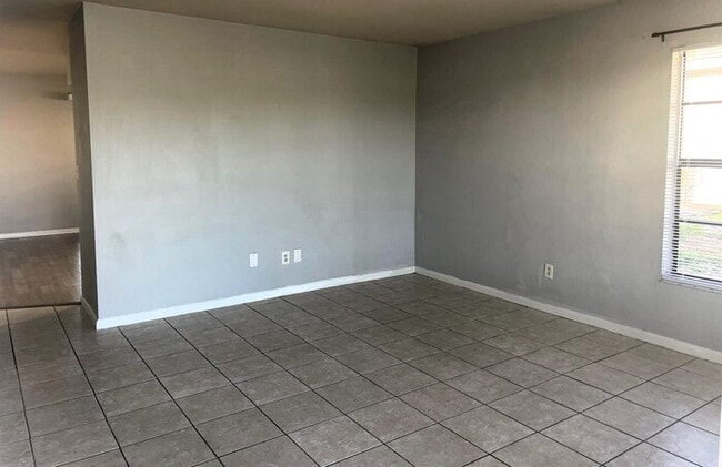 Building Photo - SE Cape Coral Duplex