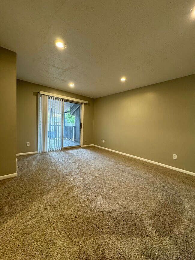 Building Photo - 3175 Karl Rd