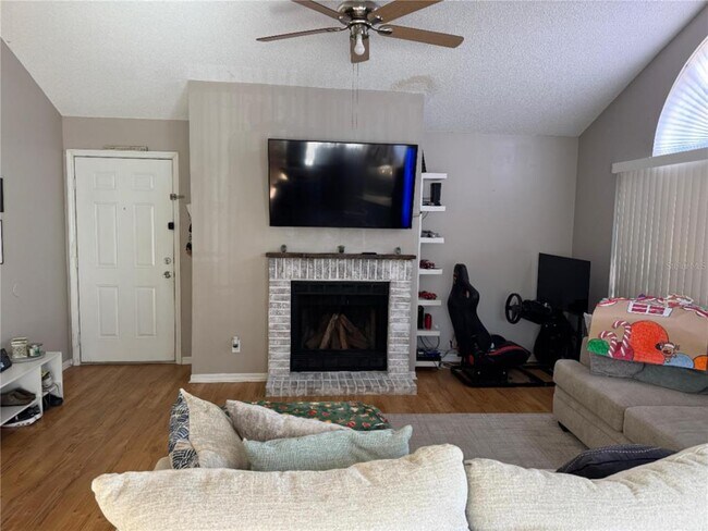 Building Photo - 655 Magic Ct