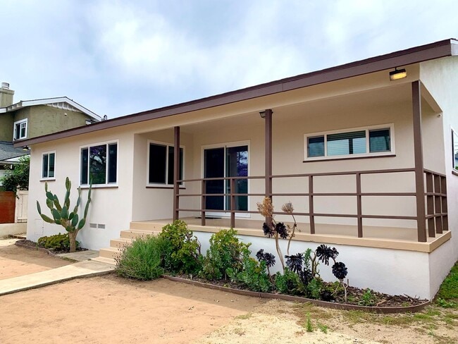 Building Photo - AVAILABLE NOW! BEAUTIFUL 3BD/1.5BA POINT LOMA HOME w/ GARAGE & LAUNDRY!