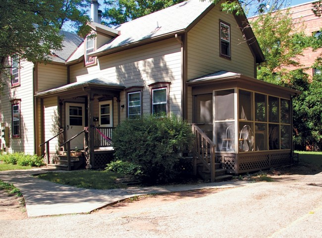 Primary Photo - Landsdowne Court (107-119)