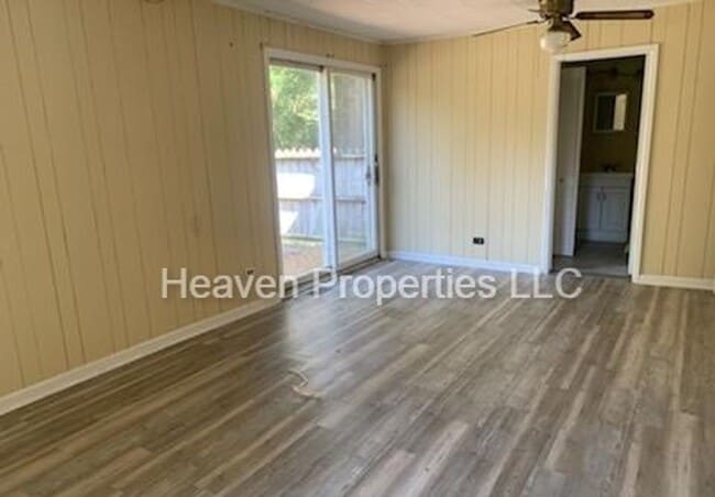 Building Photo - Charming 2BR/2BA Home with Large Yard, Shed