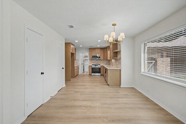 Building Photo - 34 Brushwood Ct