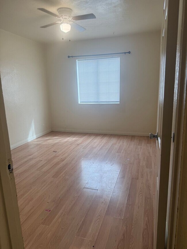 Building Photo - 426 Southwind Dr