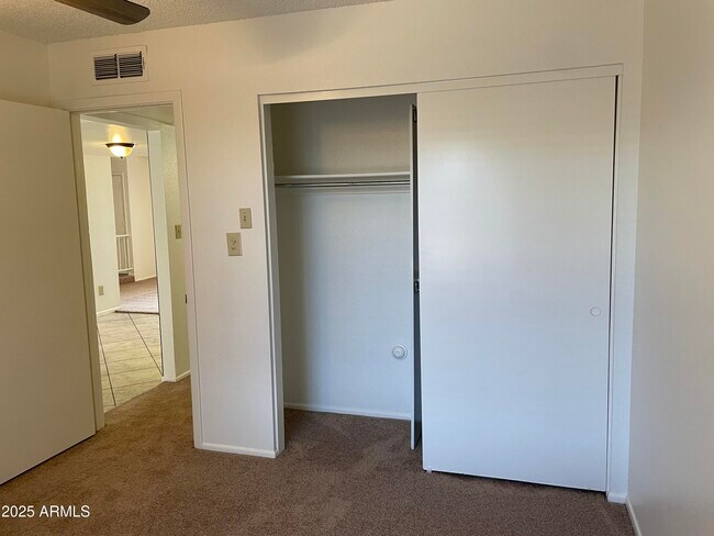 Building Photo - 10014 N 44th Dr