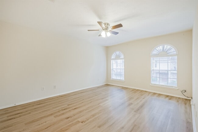 Building Photo - 3362 Continental Dr