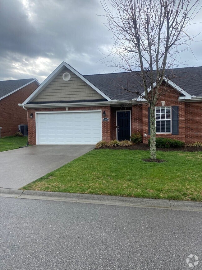Building Photo - Karns 2 bed/2 bath with a Neighborhood Pool