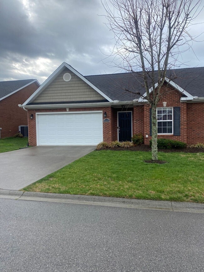 Primary Photo - Karns 2 bed/2 bath with a Neighborhood Pool