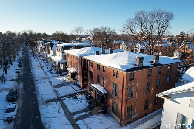 Building Photo - 24 Madison St