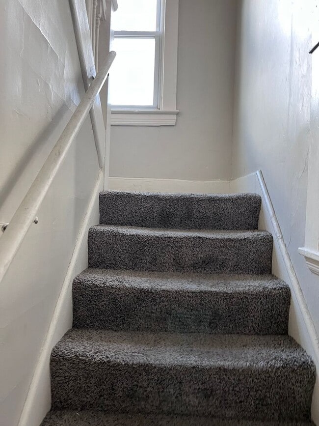 Building Photo - 3-Bedroom Home for Rent in Cleveland – Pet Friendly! Only $1,300