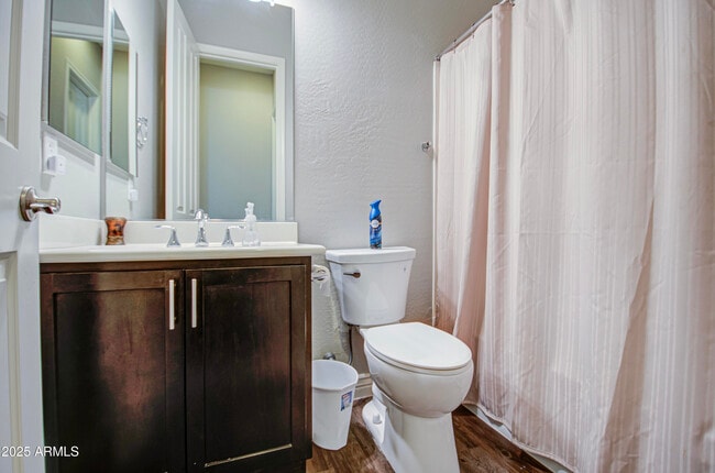 Building Photo - 3016 N Glenview