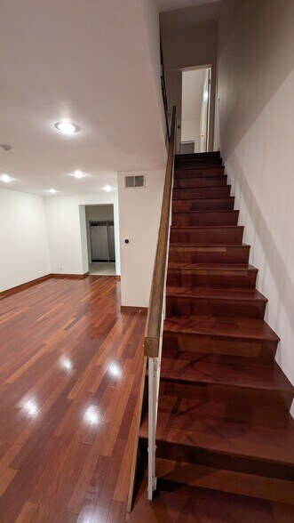 Building Photo - 2405 34th St