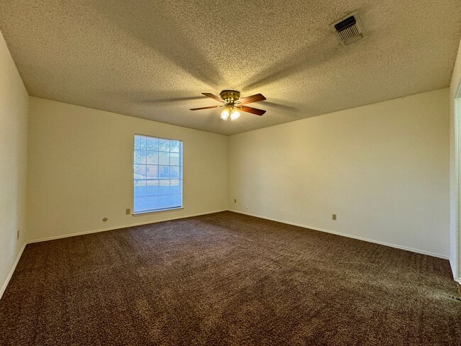 Building Photo - Duplex *LEASING SPECIAL AVAILABLE*