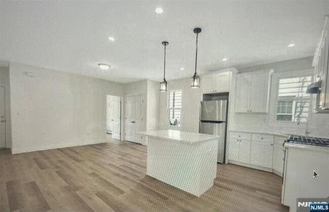 Building Photo - 453 Banta Ave