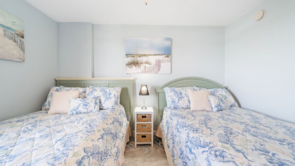 Building Photo - 7205 Thomas Dr