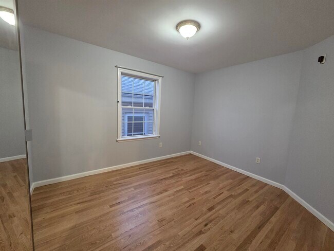 Building Photo - 27 Jewett Ave