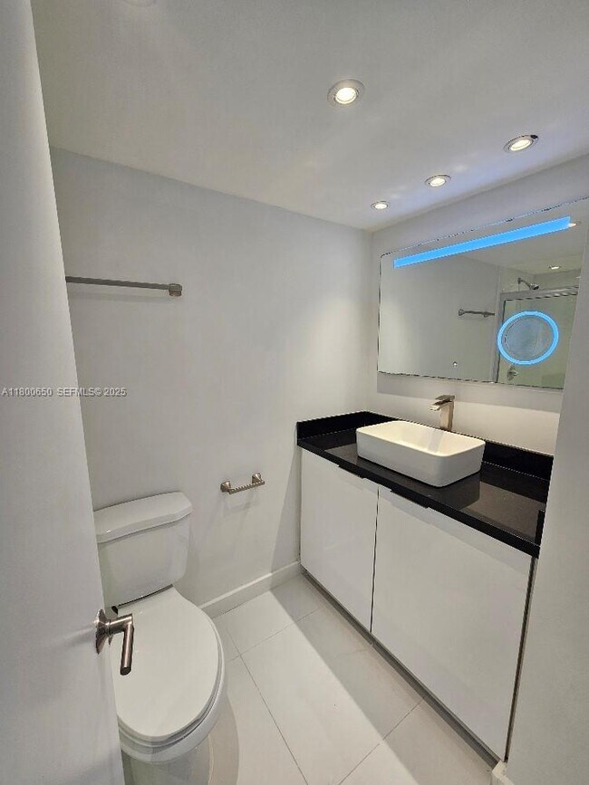 Building Photo - 18051 Biscayne Blvd