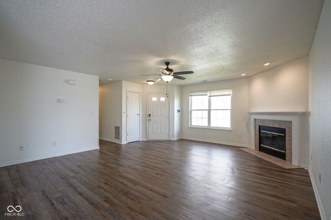Building Photo - 1723 Farm Meadow Dr