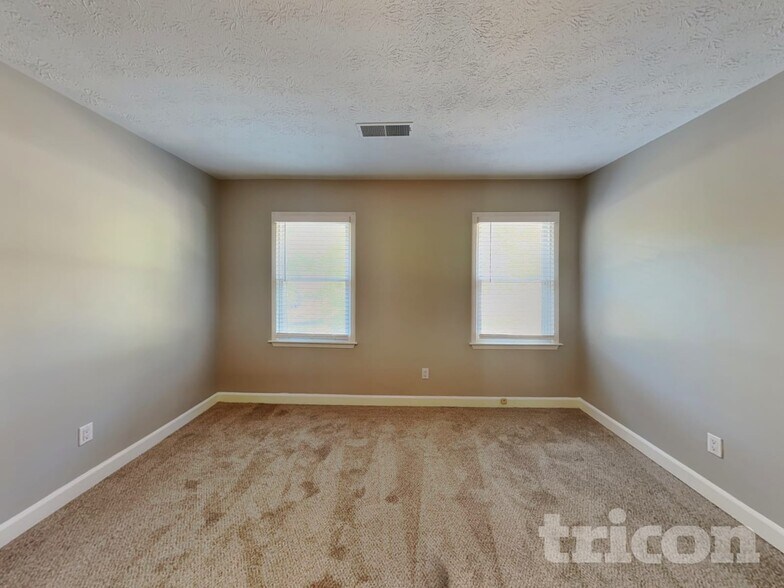 Building Photo - 125 Tanglewood Dr