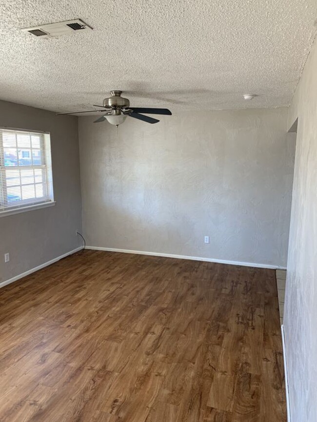 Building Photo - 1108 JANEWAY