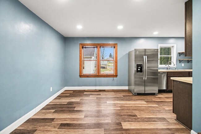 Building Photo - House For Rent