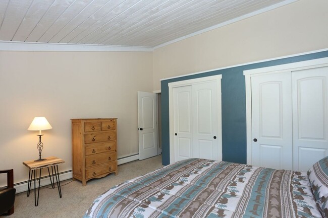 Building Photo - Walk to Main St and Gondola! Furnished! In...