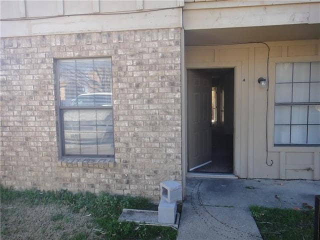 Building Photo - 504 Kings Way Dr