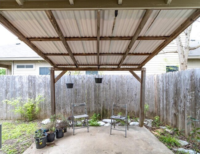 Building Photo - 8110 Exmoor Dr