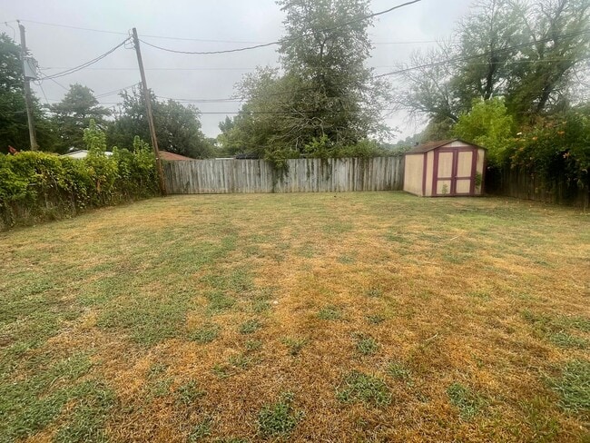 Building Photo - Don’t Miss Out! Move in Ready!