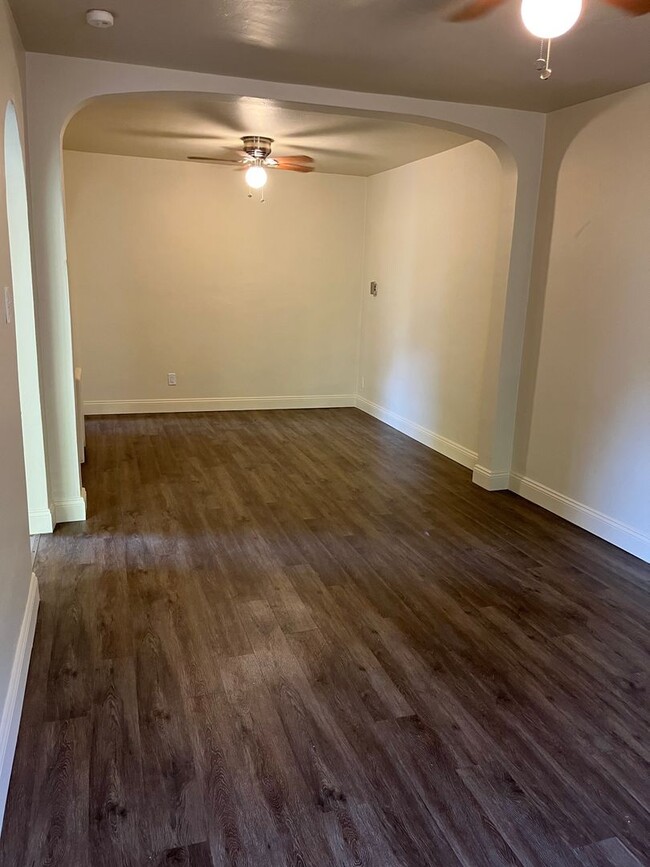 Building Photo - 414 E Lincoln Ave