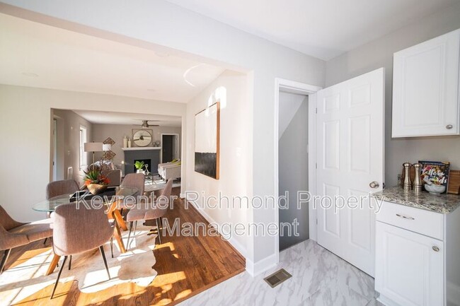 Building Photo - 1001 Colonial Ave