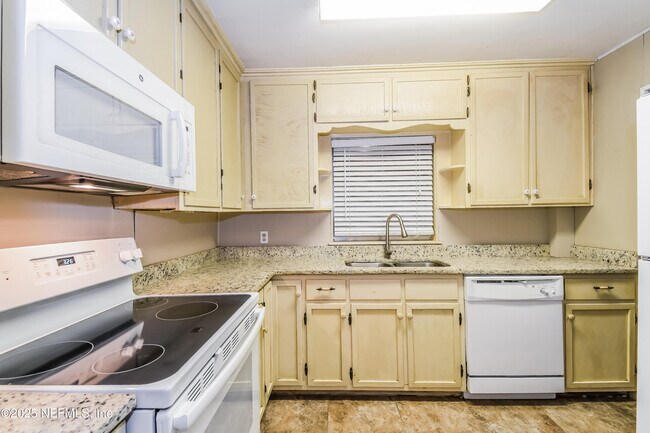 Building Photo - 5514 Windermere Dr