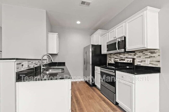 Building Photo - 526 Truman Dr