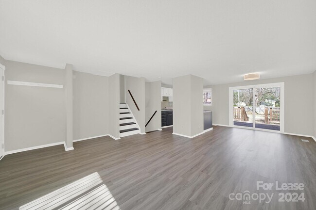 Building Photo - 6230 Holly Knoll Dr