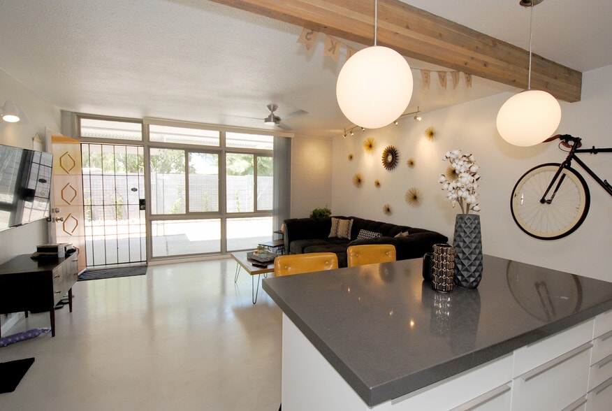 Unit B - 425 W Colter St